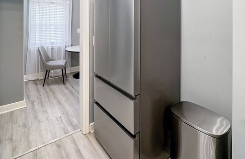 College Park Apartment | ATL Airport 2.5 mi, Tyler P Studios 4 mi, GA Intl Convention Center 1.5 mi