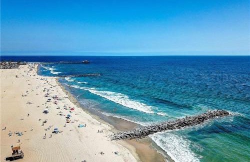 Newport Shores House | Awesome 3BR 2BTH 1 Block To Beach C2