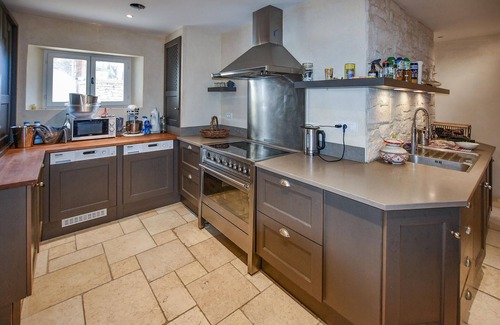 Goult House | Awesome home in Goult with WiFi