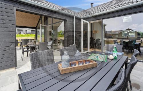 Houstrup House | Awesome Home In Nørre Nebel With Sauna