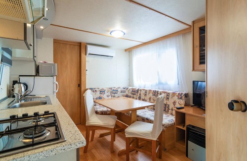 Murvica House | Awesome home in Nerezisca with WiFi