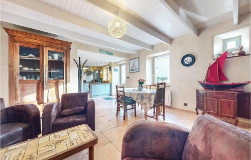 Loguivy House | Awesome Home In Ploubazlanec