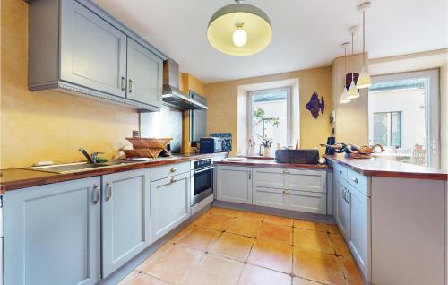 Loguivy House | Awesome Home In Ploubazlanec