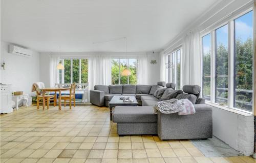 Rodby House | Awesome Home In Rødby With Kitchen