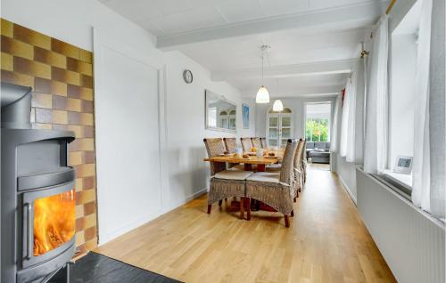 Rodby House | Awesome Home In Rødby With Kitchen