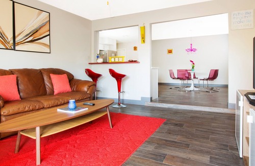Chinatown House | Awesome House Big Pool Near Strip 4BD WIFI