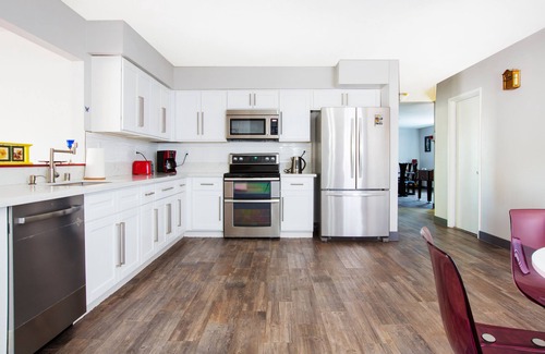 Chinatown House | Awesome House Big Pool Near Strip 4BD WIFI
