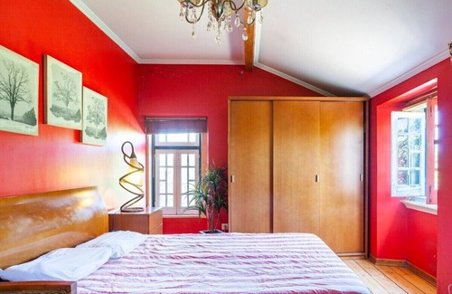 Ameal Bed & Breakfast | B&B Red Room Modern Style