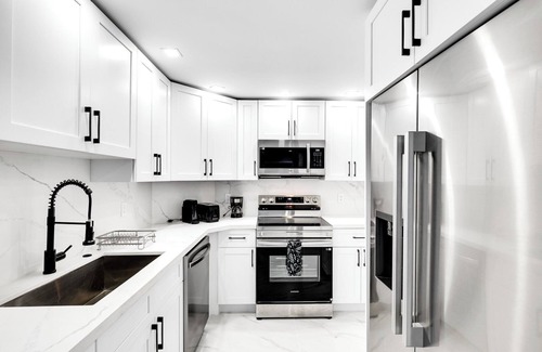Galt Mile Hotel | B.E.A.C.H Resort-Views-Fully modern renovated condo-On the BEACH-No resort fee