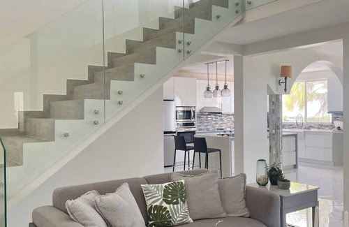 Venetian Road Settlement Villa | Balanciaga Villa