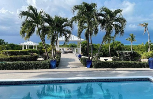 Venetian Road Settlement Villa | Balanciaga Villa