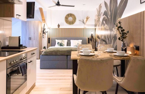 Hof Apartment | BaliApartment, kitchen, parking lot, 24h digital check-in, Wlan 150MBit