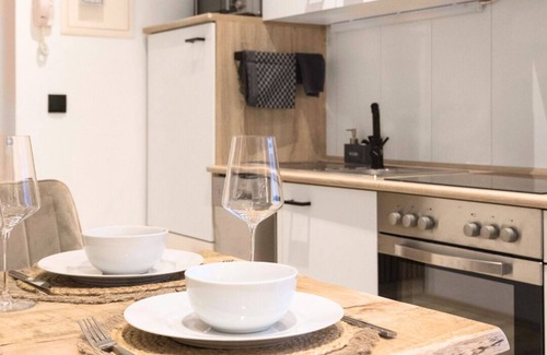Hof Apartment | BaliApartment, kitchen, parking lot, 24h digital check-in, Wlan 150MBit