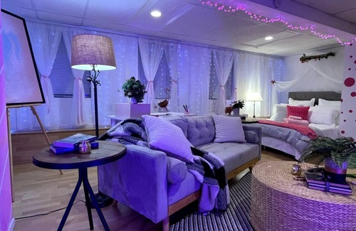Midtown Sacramento Apartment | Barbie's Dream Apt in the City