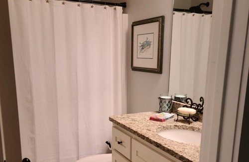 Oxford House | Barefoot Cottage. Located on a beautiful lake setting.