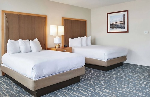 Berkeley Hotel | Bayfront Escape near UC Berkeley | Pool, Free Parking & Pet Friendly