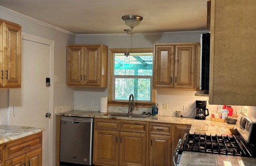 Monroe House | Bayou Home close to ULM. Sleeps 12.