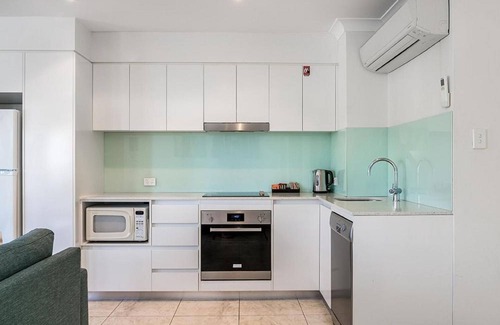 Byron Bay Apartment | Bayview Beachfront Apartments, in town right on the beach