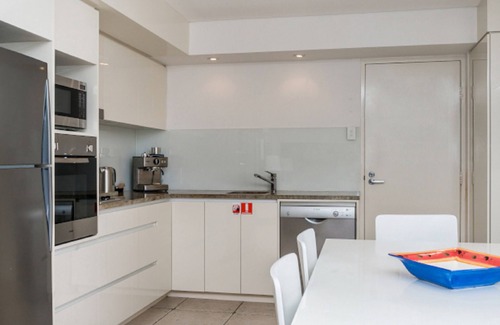 Byron Bay Apartment | Bayview Beachfront Apartments, in town right on the beach