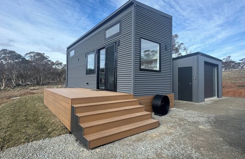 Moonbah House | Be captivated by the incredible beauty of the Snowies inThe Cozy Den,