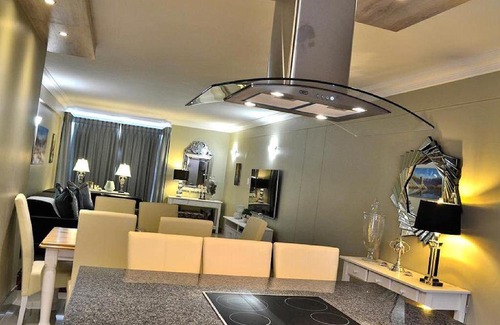 Humewood Apartment | Beach Condo