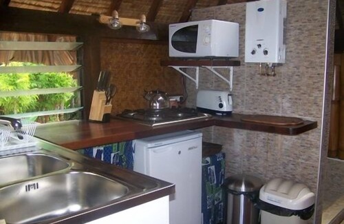 Tahiti Villa | beach front bungalow in paea tahiti
