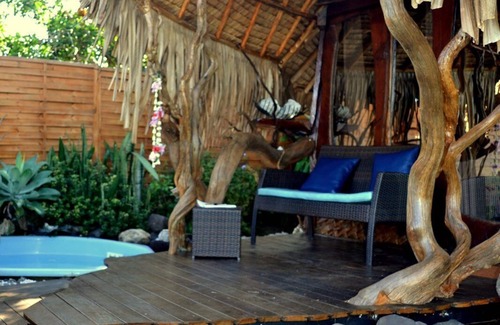Tahiti Villa | beach front bungalow in paea tahiti