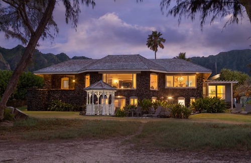 Waimanalo Beach House | Beach Front Waimanalo-Licensed #1990/NUC-1689 - White Sand Beach!