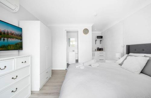 Vincentia Apartment | Beach Views on Excellent Studio 27 - Belle Escapes Jervis Bay