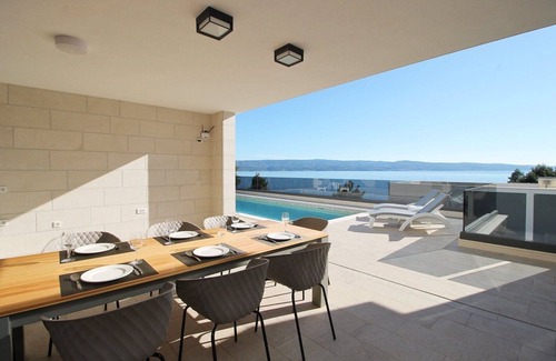 Omis Villa | Beach villa with view in Omis Croatia, Holiday Villa in Croatia on t he Beach with pool