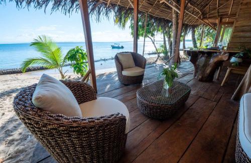 Isla Bastimentos House | Beachfront House - Sleeps 2 & Garden Access