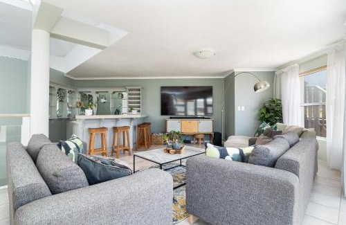Hout Bay Apartment | Beachfront Villa Sea Breeze Hout Bay Cape Town