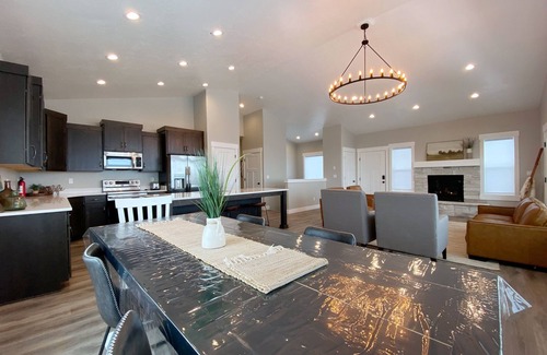 Sweetwater Cabin | Bear Lake retreat with private Ideal Beach Resort Access!