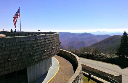 Sautee Nacoochee Cottage | Bear Paw Cottage #3 King; Peaceful: Cozy: Pet friendly; 2Adults/2Children