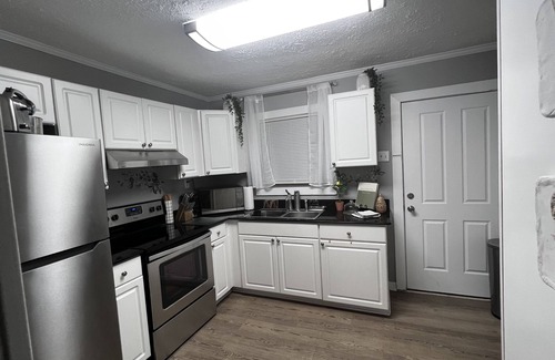 Jackson House | Beautiful 2 BR suite in the center of downtown Jackson.