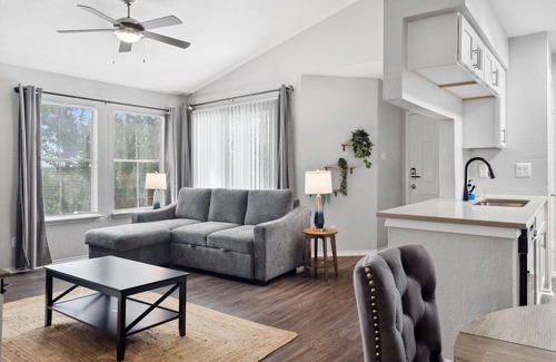 Coronado Hills Apartment | Beautiful 2BD/2BA in University Hills 3863