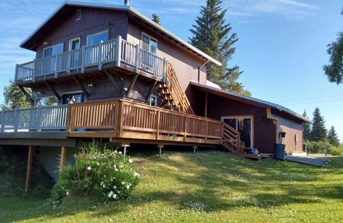 Cohoe House | Beautiful 3 story home close to dip netting and spectacular fishing