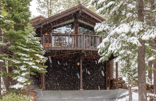 Truckee House | Beautiful 4-Bedroom Contemporary Mountain Home in Northstar by RedAwning Save 10% on 3 Nights, 15% on 5 Nights!