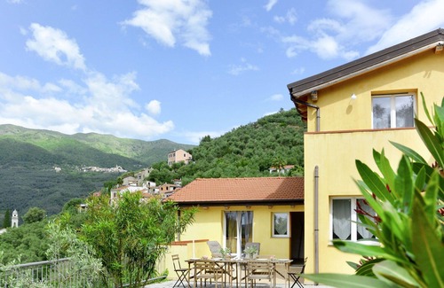 Pantasina Apartment | Beautiful apartment for 6 people with pool, TV, patio, pets allowed and panoramic view