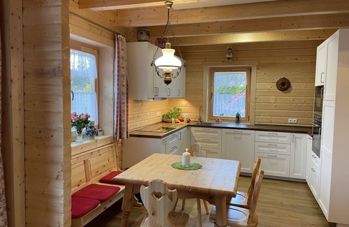 Oberkreuzberg House | Beautiful apartment in villa for 6 guests with pool, WIFI, hot tub, TV and patio