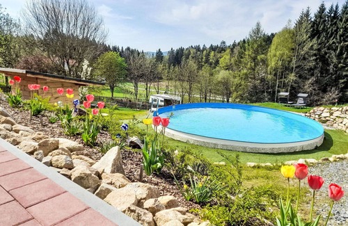 Oberkreuzberg House | Beautiful apartment in villa for 6 guests with pool, WIFI, hot tub, TV and patio