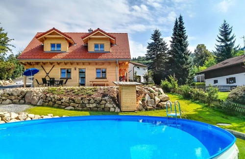 Oberkreuzberg House | Beautiful apartment in villa for 6 guests with pool, WIFI, hot tub, TV and patio