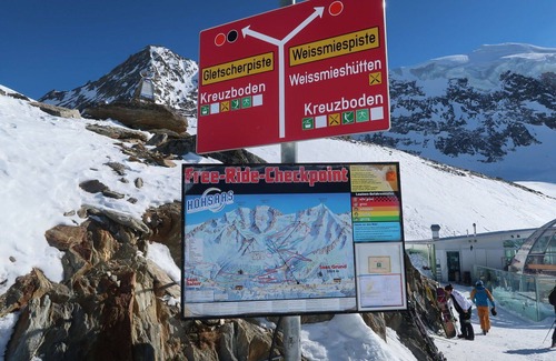 Saas Grund Apartment | Beautiful apartment for 6 guests with WIFI, TV and balcony