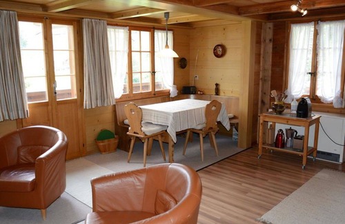Lauenen Apartment | Beautiful apartment for 2 people with balcony