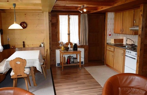 Lauenen Apartment | Beautiful apartment for 2 people with balcony