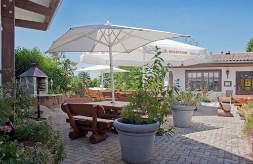 Bad Emstal House | Beautiful apartment in villa for 3 people with pool, WIFI, TV, terrace and pets allowed