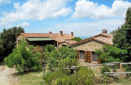 Paciano Villa | Beautiful apartment in villa for 4 people with pool, WIFI, TV, terrace and pets allowed