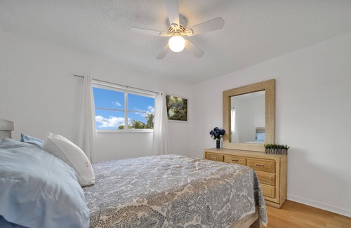 Richmond West House | Beautiful big home 20 min from beach