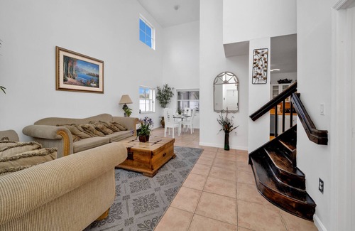 Richmond West House | Beautiful big home 20 min from beach