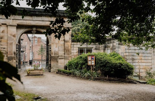 Sheffield House | Beautiful Grade II Listed Gatehouse in Great Location